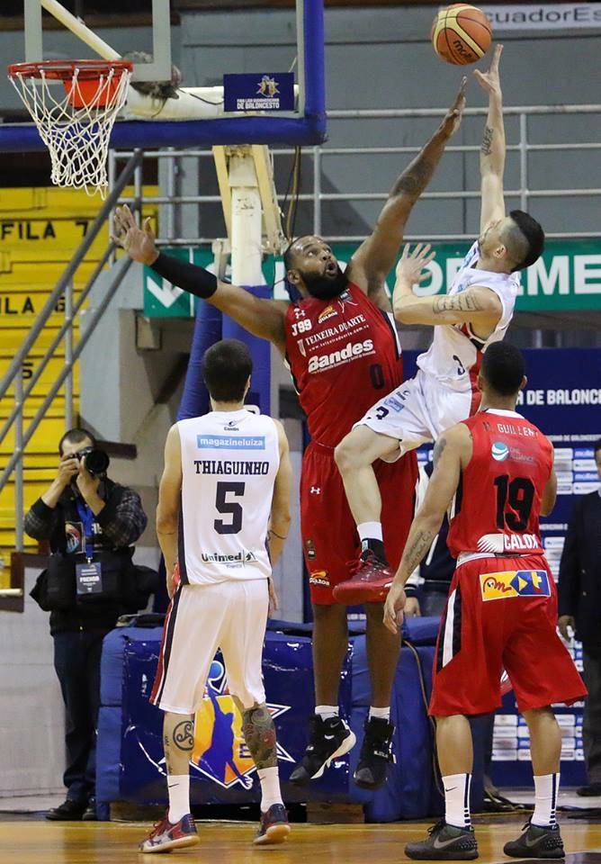 Na primeira fase, o Franca Basquete não conseguiu superar o Guaros de Lara (Foto: FIBA Américas)